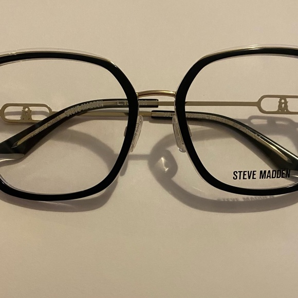 Steve Madden SM Avani Black 53/17/135 Eyeglass Frame & Eyeglass Case - Picture 1 of 7